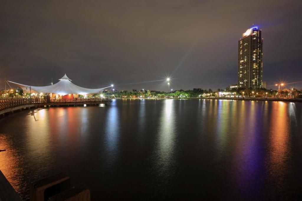 Wow Hotel Jakarta Exterior photo