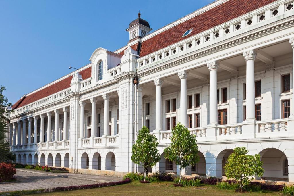 Wow Hotel Jakarta Exterior photo