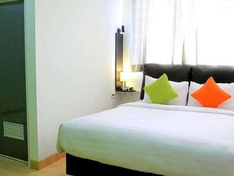 Wow Hotel Jakarta Exterior photo